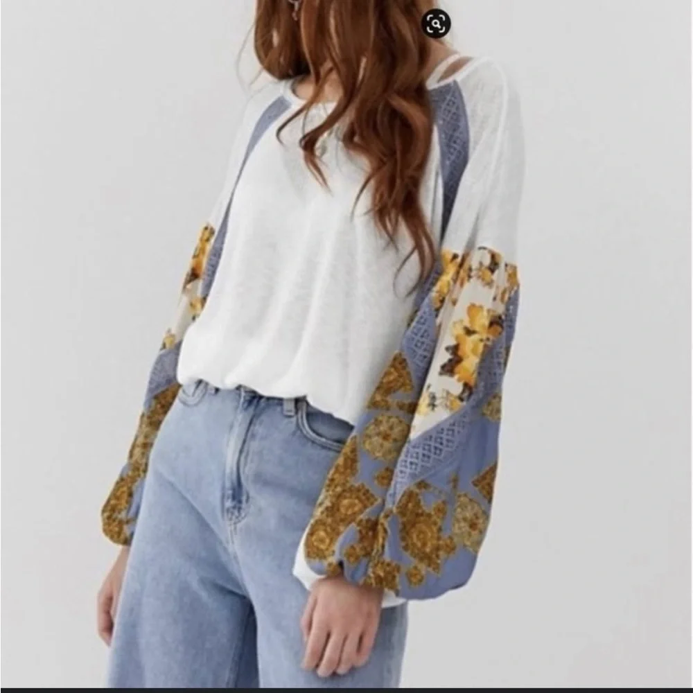 Free People casual clash thermal white top puff design sleeve M great for fall